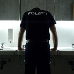 自由坠落 - c8KLhxW2BtLBCjjQU7qD62toBSF.jpg
