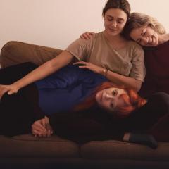 他的三个女儿 - 7QZCkr6hvQM0PDqsAOguUqOETNt.jpg