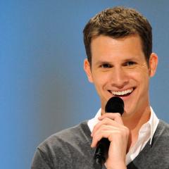 Daniel Tosh: Happy Thoughts - ggkEkpB2MWE5AOH3bWz8TuvUPZJ.jpg