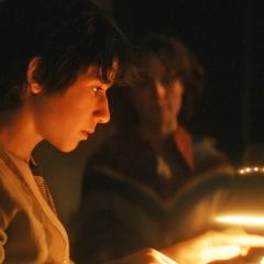观众们！ - yWUR8OaIC9YG14TSPKPQIeLAThr.jpg